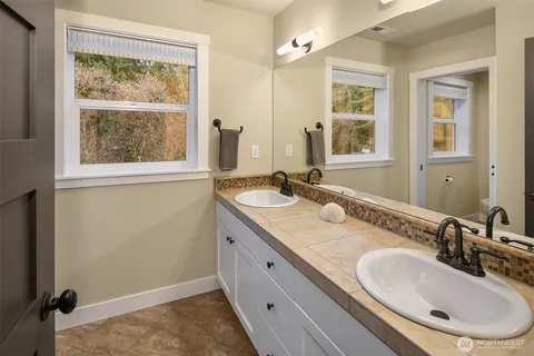 $2,100,000 | 16524 Mink Road Northeast, Woodinville, WA 98077