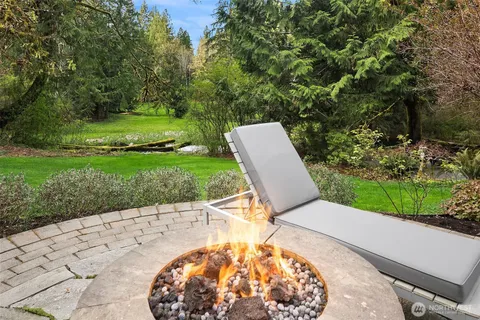 $2,100,000 | 16524 Mink Road Northeast, Woodinville, WA 98077