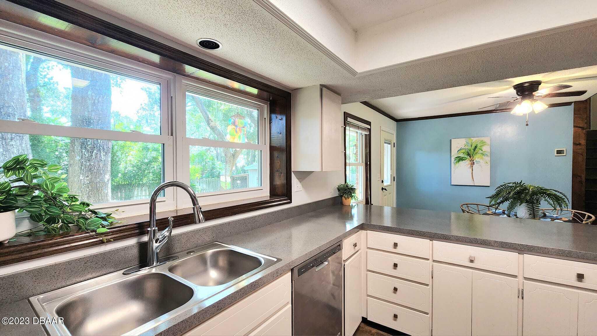 1519 North Beach Street Ormond Beach, FL 32174 - Photo 16 of 92 Great kitchen windows