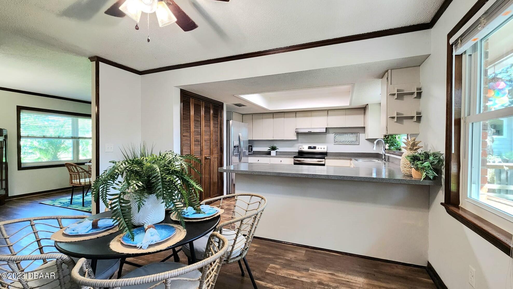 1519 North Beach Street Ormond Beach, FL 32174 - Photo 20 of 92 Eat-at-bar