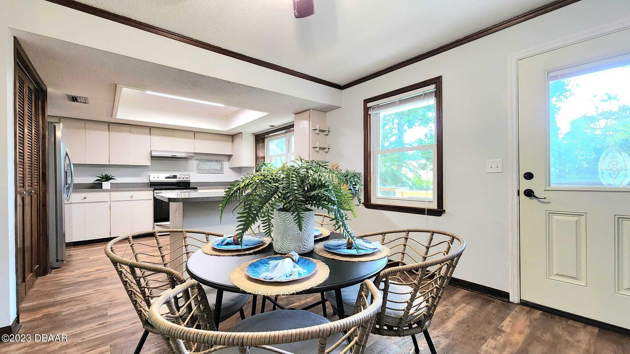 1519 North Beach Street Ormond Beach, FL 32174 - Photo 22 of 92 Casual Dining