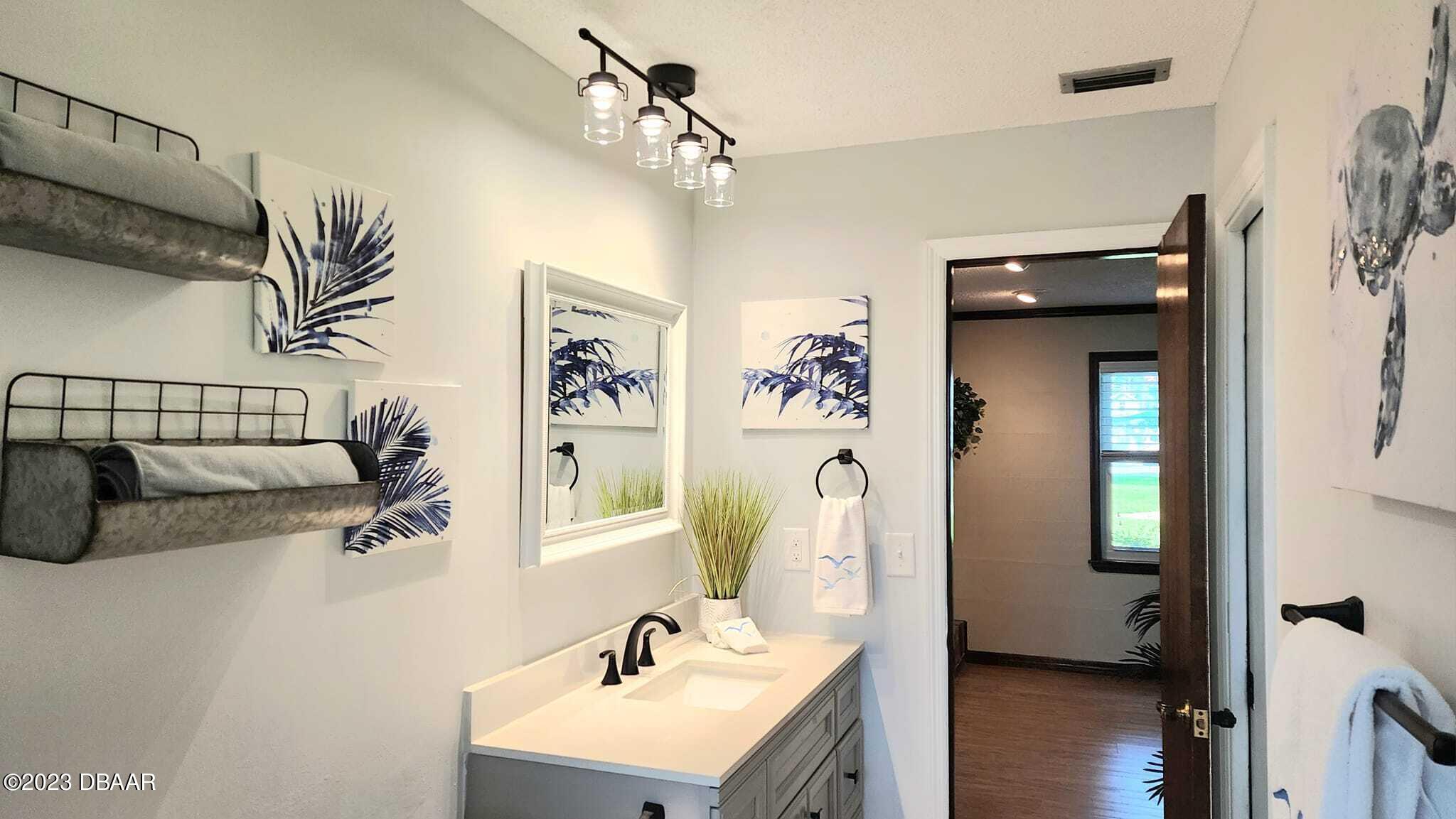 1519 North Beach Street Ormond Beach, FL 32174 - Photo 39 of 92 Guest bath and 3rd bedroom ensuite