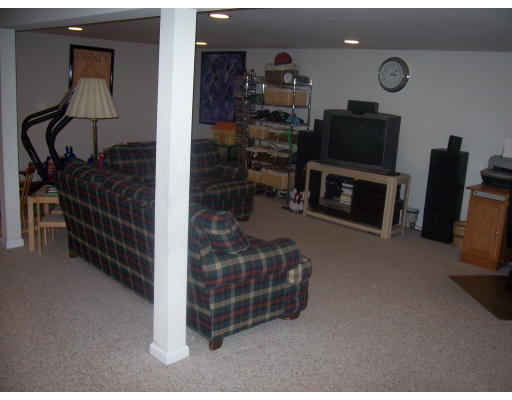 273 Porter Road East Longmeadow, MA 01028 - Photo 13 of 15 Gallery Image 13
