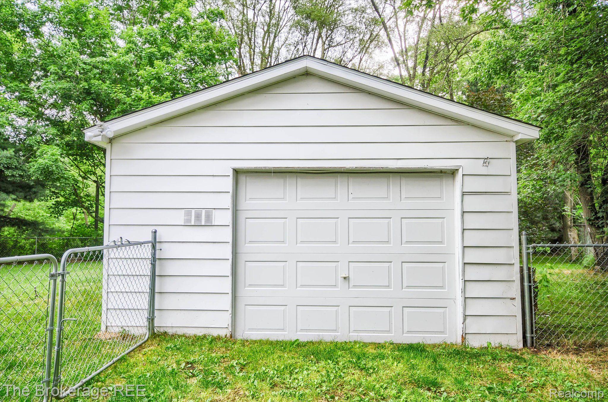 7074 North State Road Davison, MI 48423 - Photo 5 of 23 Gallery Image 5