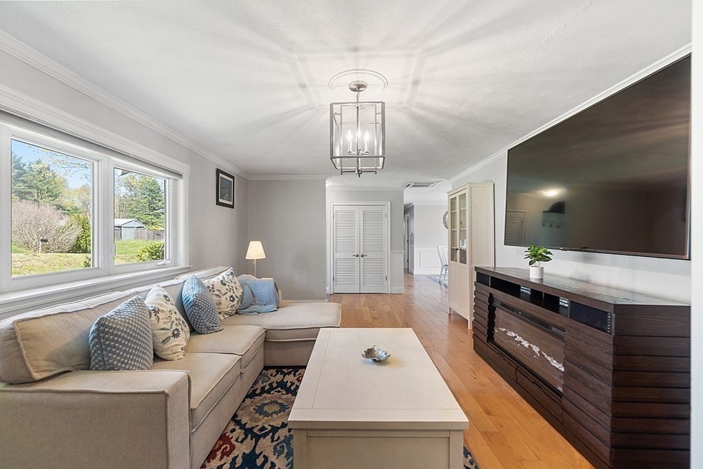 70 Raymond Road Marlborough, MA 01752 - Photo 8 of 20 Gallery Image 8