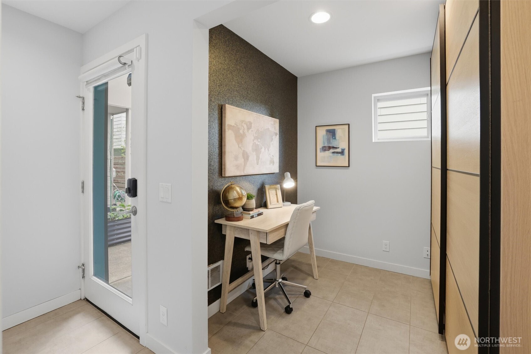 3655 Francis Avenue North Seattle, WA 98103 - Photo 2 of 32