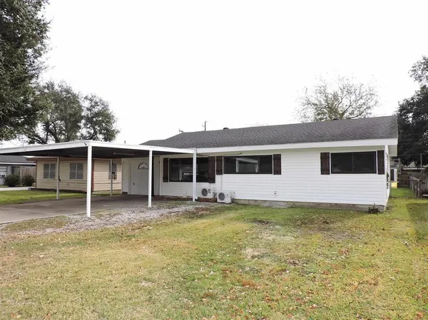 $217,500 | 2227 10th Street, Port Neches, TX 77651