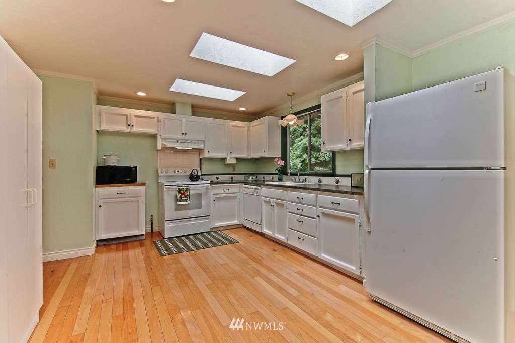 22505 61st Avenue Southeast Bothell, WA 98021 - Photo 4 of 17