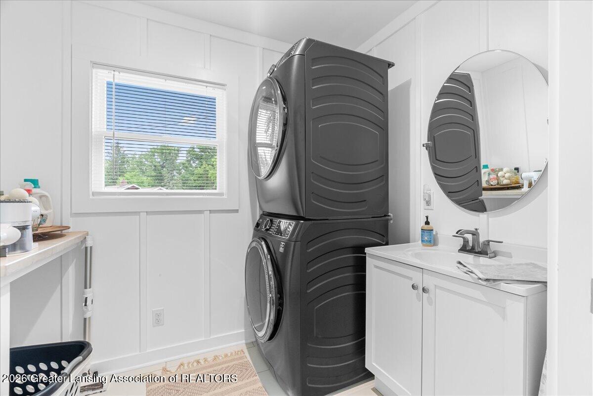 2176 Iroquois Road Okemos, MI 48864 - Photo 23 of 43 31-Media Jett - 38