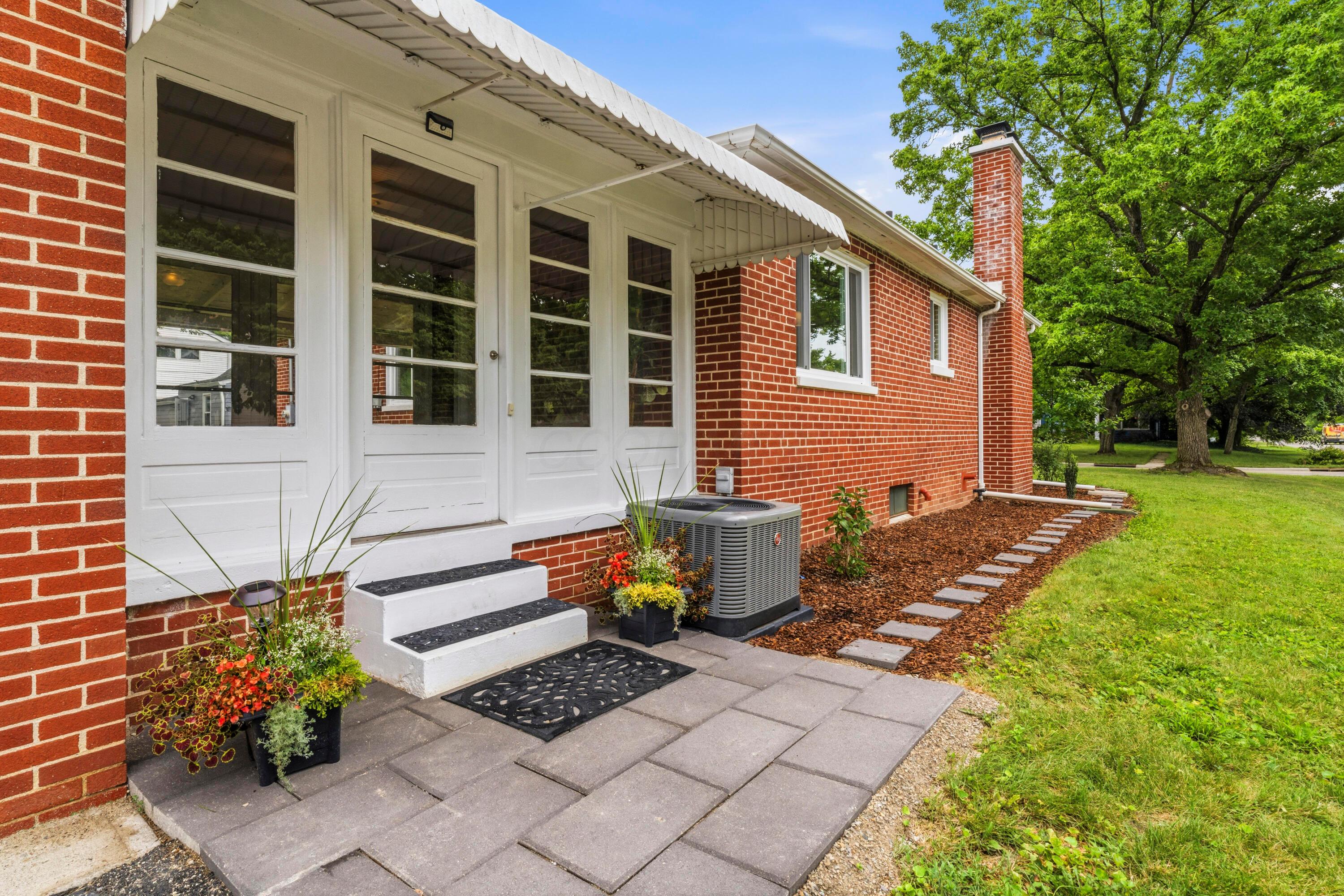 3213 Mountview Road Upper Arlington, OH 43221 - Photo 47 of 61 Breezeway Access