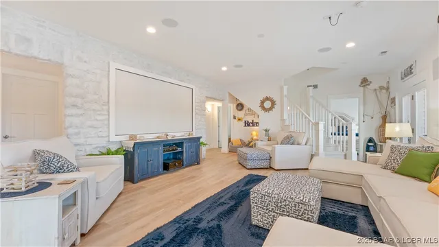 $2,300,000 | 2858 Big Island Drive, Roach, MO 65787