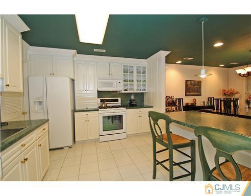 118 Coppertree Court Edison, NJ 08820 - Photo 11 of 25