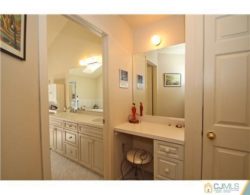 118 Coppertree Court Edison, NJ 08820 - Photo 16 of 25