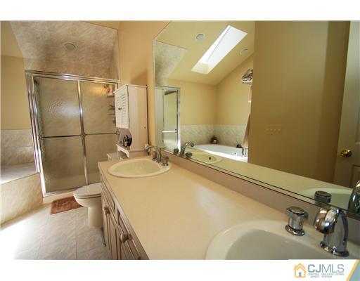 118 Coppertree Court Edison, NJ 08820 - Photo 19 of 25