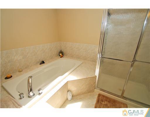 118 Coppertree Court Edison, NJ 08820 - Photo 20 of 25