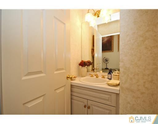 118 Coppertree Court Edison, NJ 08820 - Photo 5 of 25