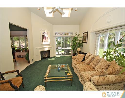 118 Coppertree Court Edison, NJ 08820 - Photo 7 of 25