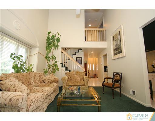 118 Coppertree Court Edison, NJ 08820 - Photo 8 of 25