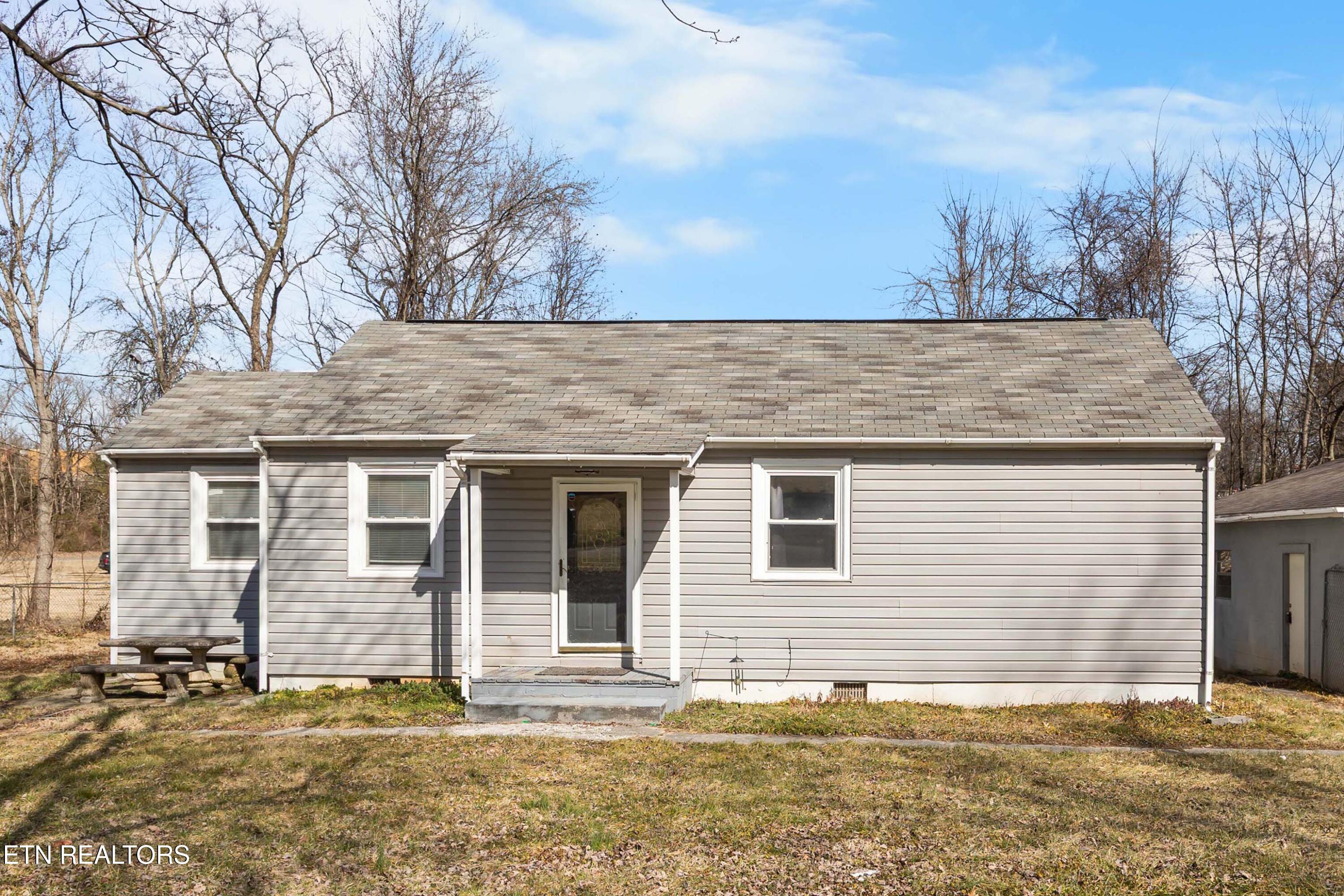 466 Hidden Valley Road Clinton, TN 37716 - Photo 2 of 31 5G4A5173