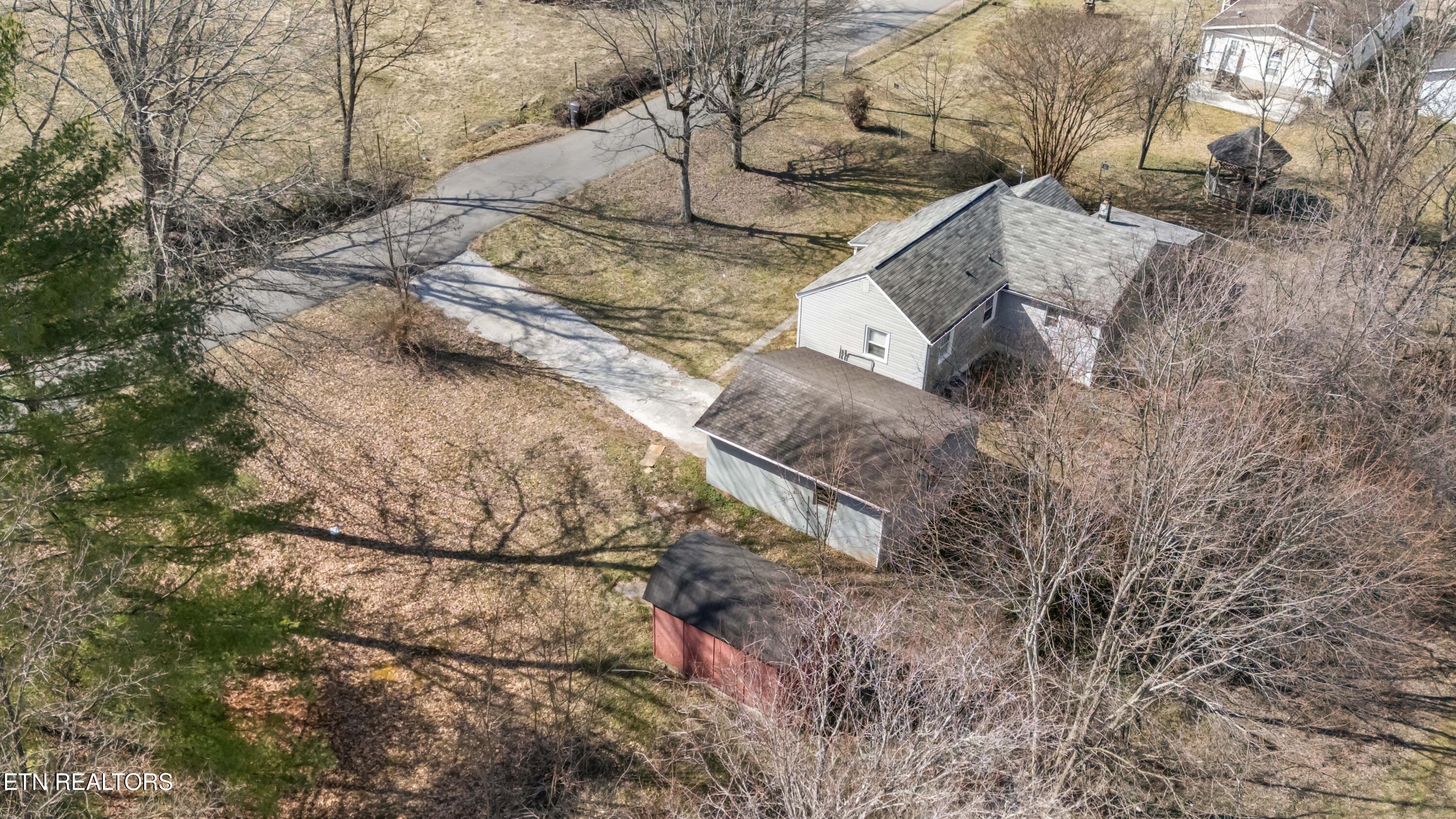 466 Hidden Valley Road Clinton, TN 37716 - Photo 24 of 31 DJI_20260217121935_0011_D
