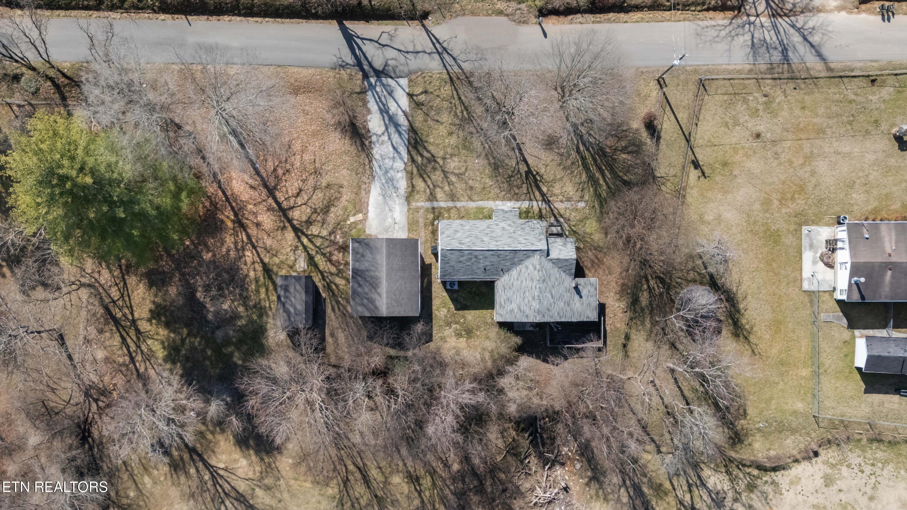 466 Hidden Valley Road Clinton, TN 37716 - Photo 25 of 31 DJI_20260217122032_0016_D