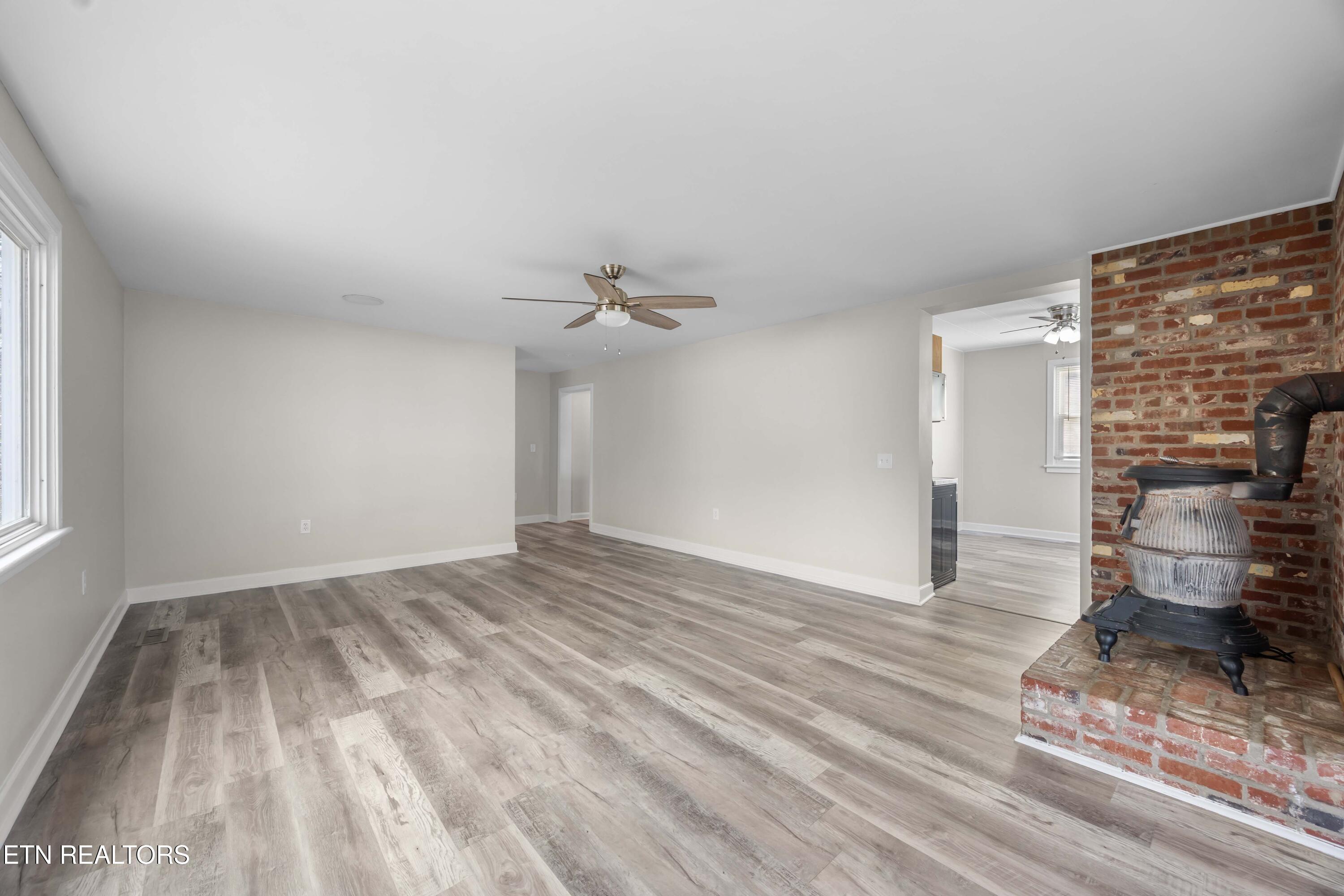 466 Hidden Valley Road Clinton, TN 37716 - Photo 6 of 31 5G4A5154