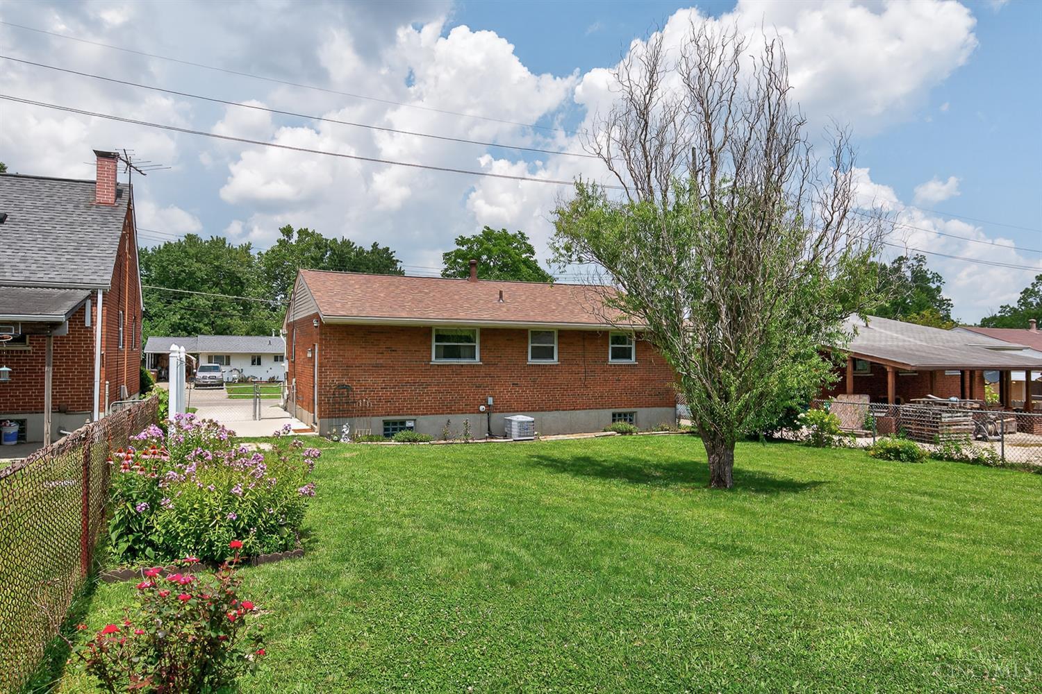 2573 Adams Road Cincinnati, OH 45231 - Photo 29 of 40