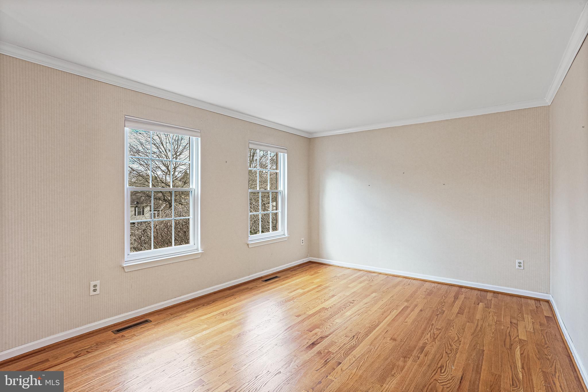 8638 Bali Road Ellicott City, MD 21043 - Photo 9 of 38 Living Room