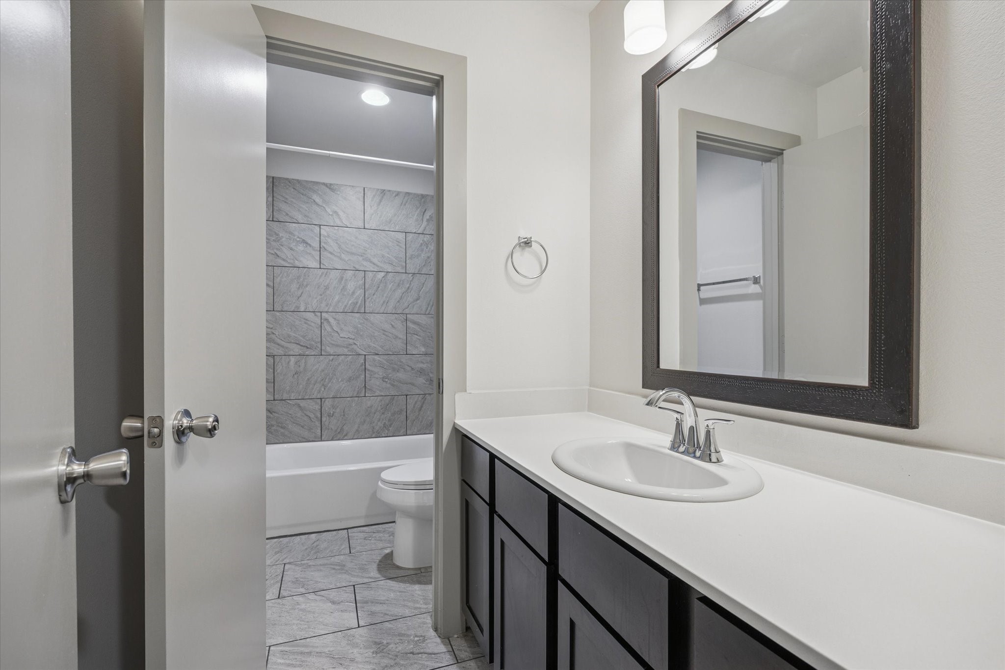 4300 Rosslyn Road, Unit 2 Houston, TX 77018 - Photo 7 of 10 a bathroom with a sink a toilet and shower