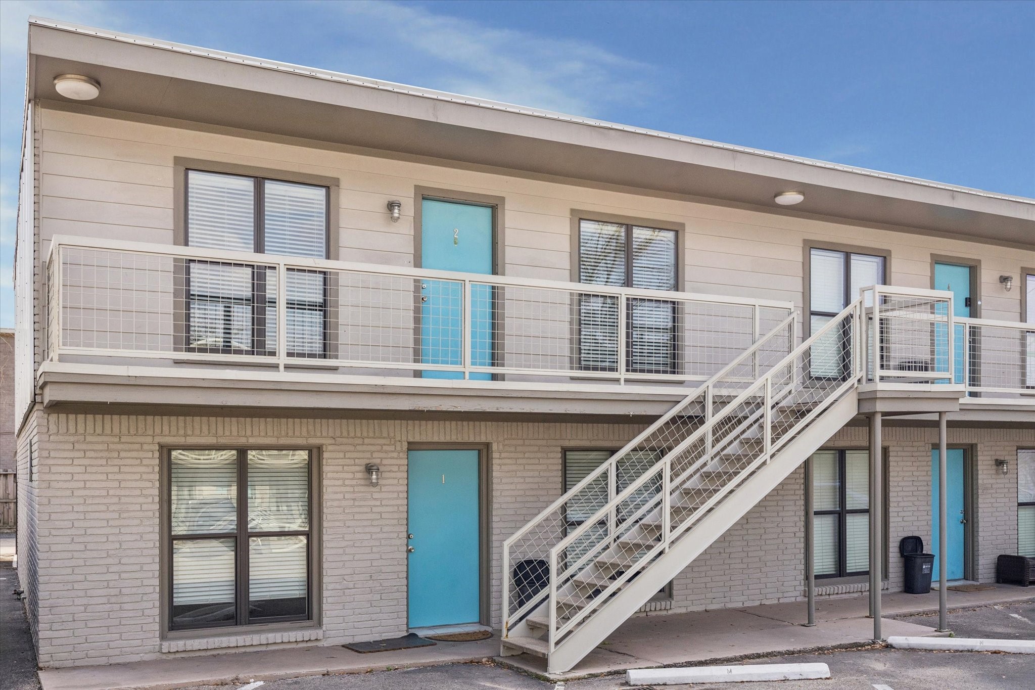 4300 Rosslyn Road, Unit 2 Houston, TX 77018 - Photo 10 of 10 a view of a building with a large windows