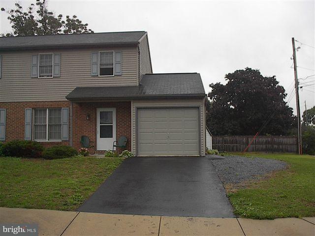 31 Diamond Spring Circle Akron, PA 17501 - Photo 1 of 4 Gallery Image 1