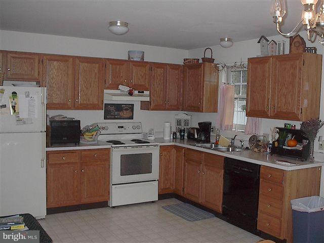 31 Diamond Spring Circle Akron, PA 17501 - Photo 3 of 4 Gallery Image 3