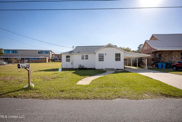 $1,500 | 802 School Avenue, Pascagoula, MS 39567
