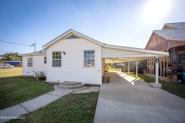 $1,500 | 802 School Avenue, Pascagoula, MS 39567