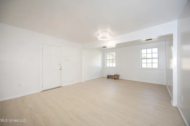 $1,500 | 802 School Avenue, Pascagoula, MS 39567