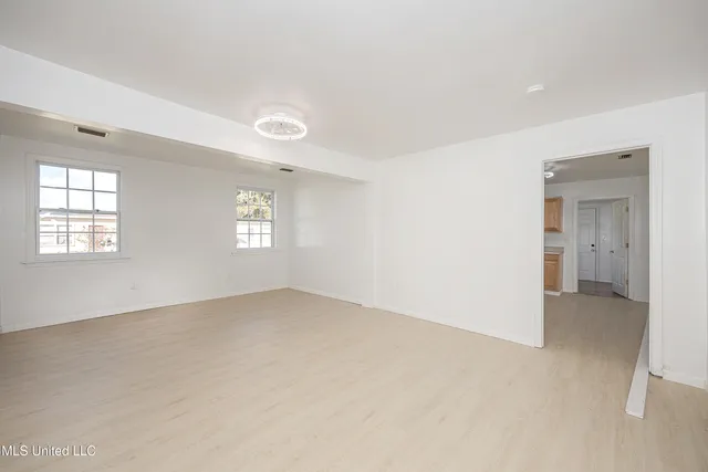 $1,500 | 802 School Avenue, Pascagoula, MS 39567