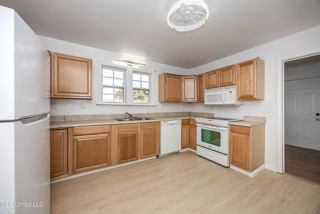 $1,500 | 802 School Avenue, Pascagoula, MS 39567