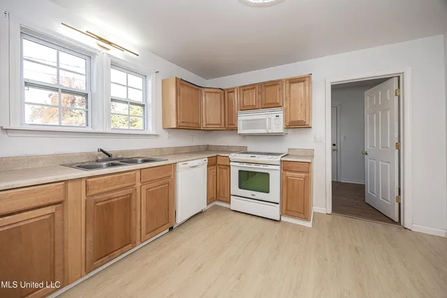 $1,500 | 802 School Avenue, Pascagoula, MS 39567