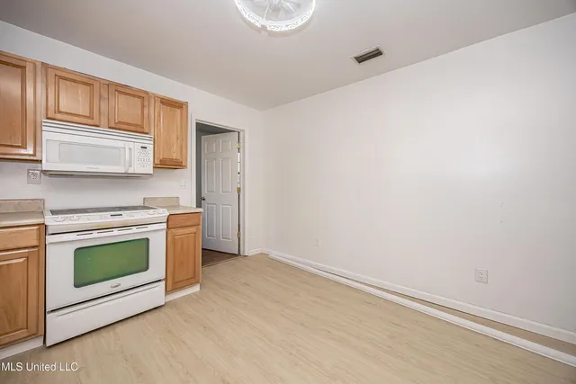 $1,500 | 802 School Avenue, Pascagoula, MS 39567