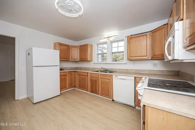 $1,500 | 802 School Avenue, Pascagoula, MS 39567