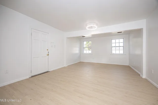 $1,500 | 802 School Avenue, Pascagoula, MS 39567