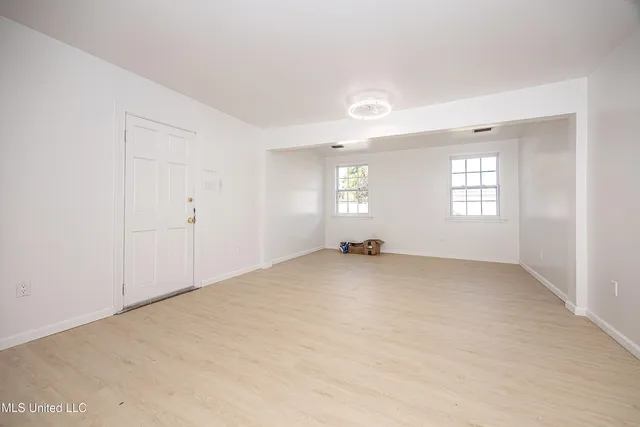 $1,500 | 802 School Avenue, Pascagoula, MS 39567