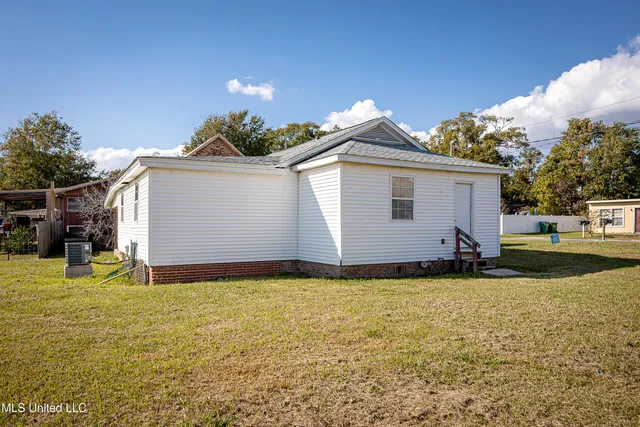 $1,500 | 802 School Avenue, Pascagoula, MS 39567