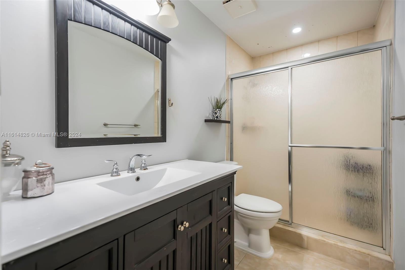 7643 Courtyard Run West Boca Raton, FL 33433 - Photo 18 of 35 a bathroom with a toilet a sink and a mirror