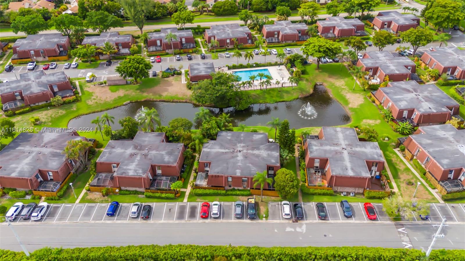 7643 Courtyard Run West Boca Raton, FL 33433 - Photo 31 of 35 an aerial view of multiple house