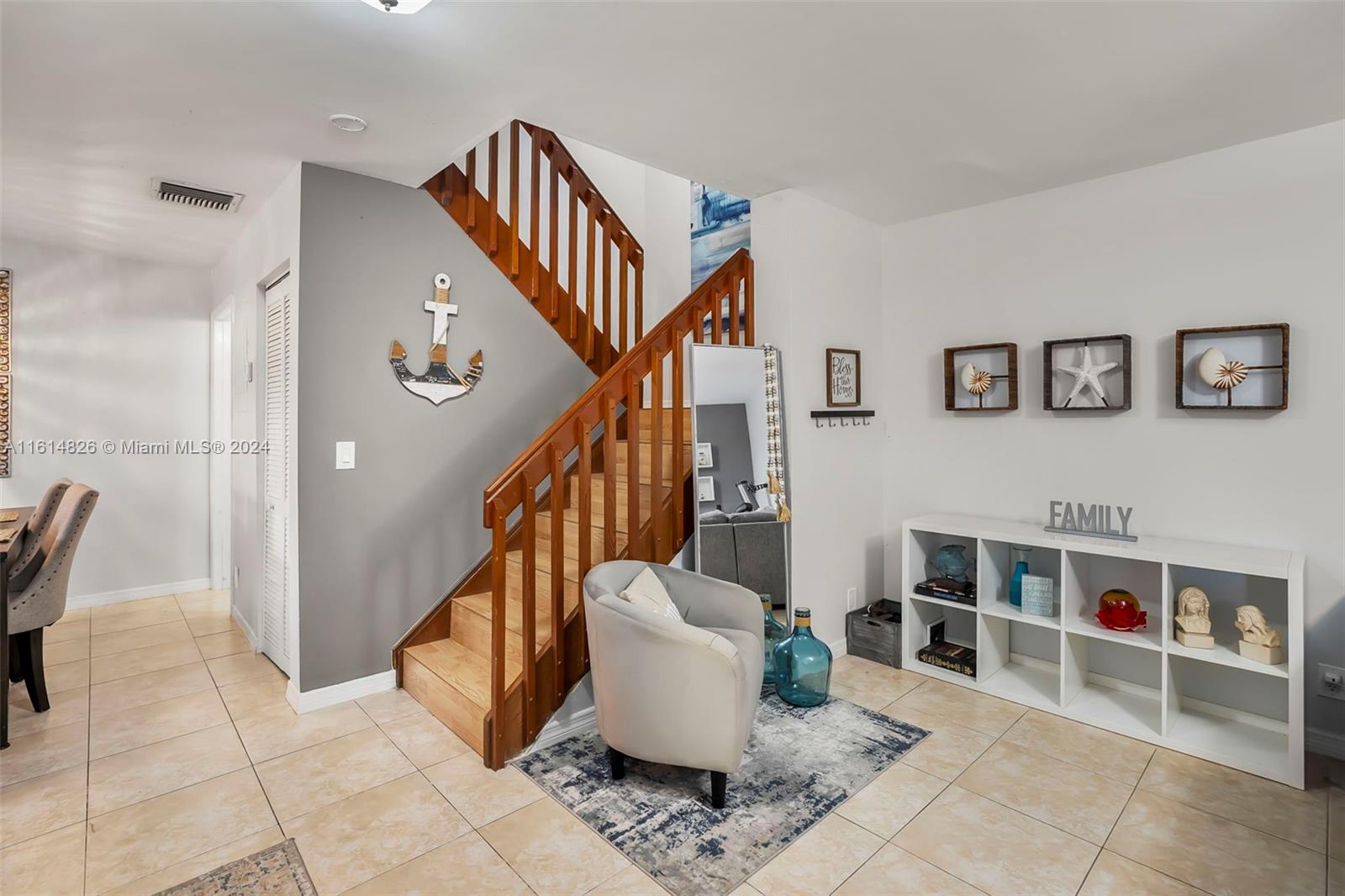 7643 Courtyard Run West Boca Raton, FL 33433 - Photo 8 of 35 a living room with furniture and white walls