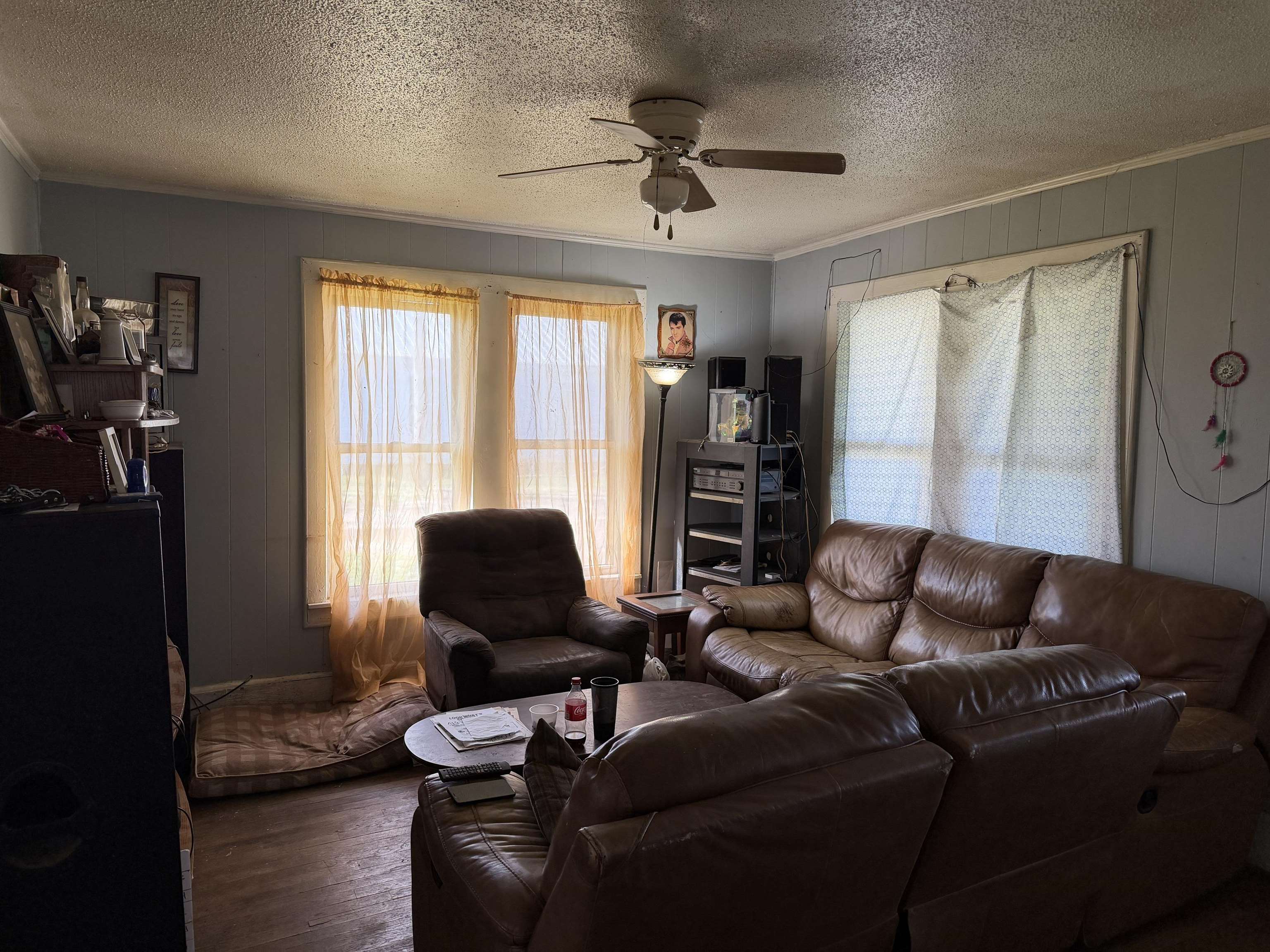 690 Patterson Road Savannah, TN 38372 - Photo 11 of 26 a living room with furniture and a window