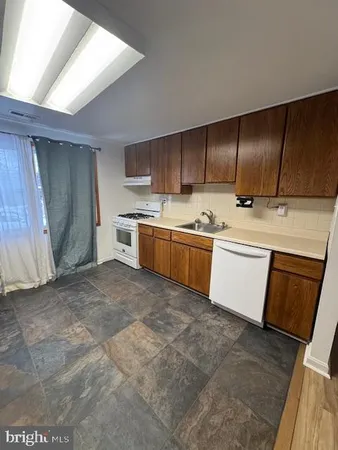 $2,550 | 633 New Jersey Avenue Northeast, Glen Burnie, MD 21060