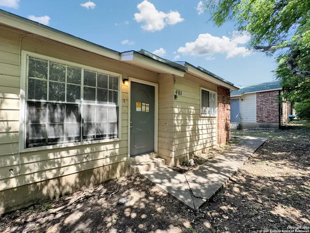 $900 | 844 East Sunshine Drive, Unit 401, San Antonio, TX 78228