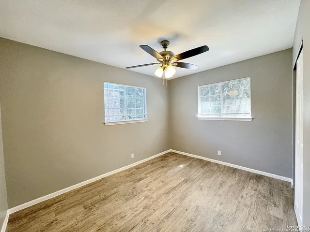 $900 | 844 East Sunshine Drive, Unit 401, San Antonio, TX 78228